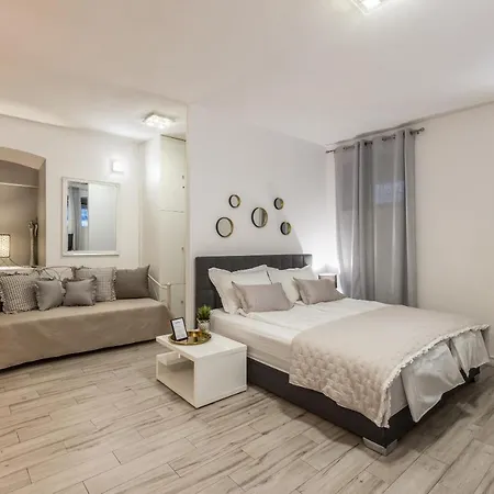 Old Town 7 Apartman *