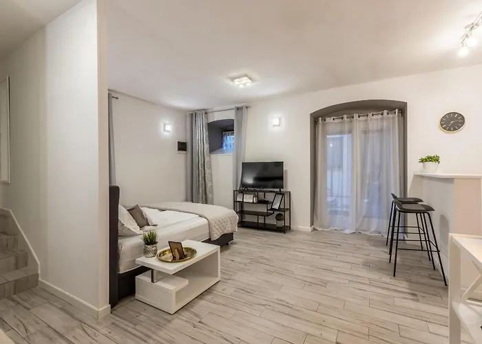 Old Town 7 Apartment